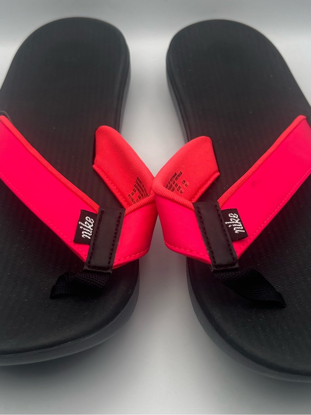 Nike Women’s Hot Pink and Black Thong Sandals